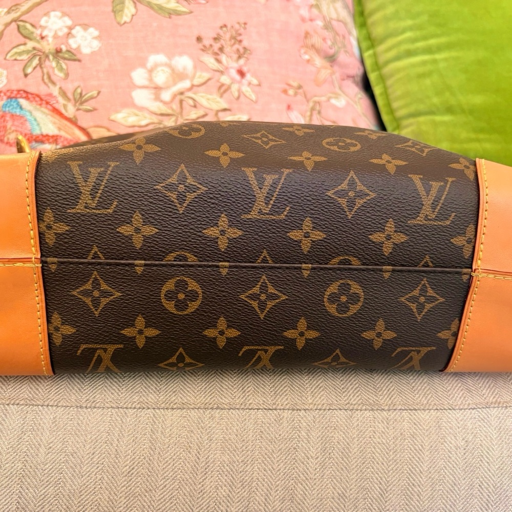 Louis Vuitton Monogram Canvas Shoulder Bag with Tan Trim - Picture 2 of 15